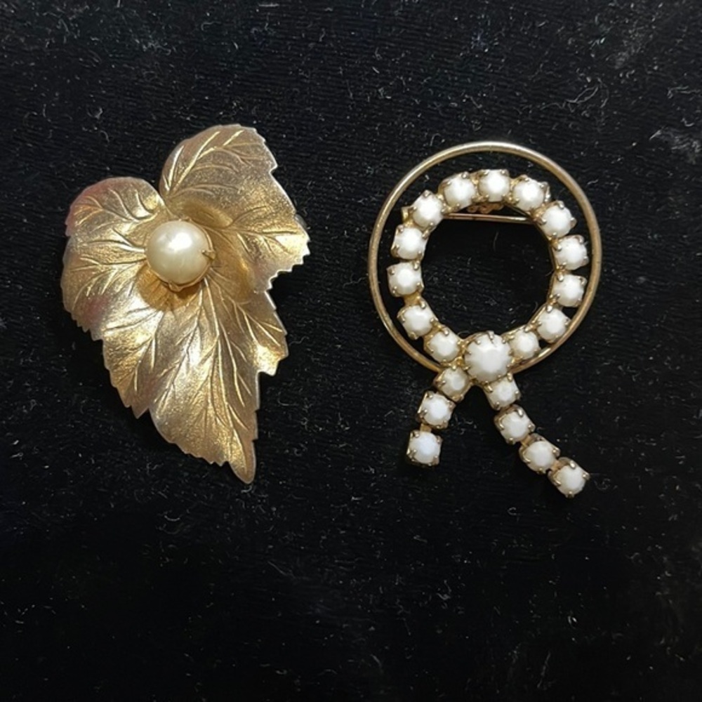 Sarah Coventry Leaf & Pearl Brooch + extra